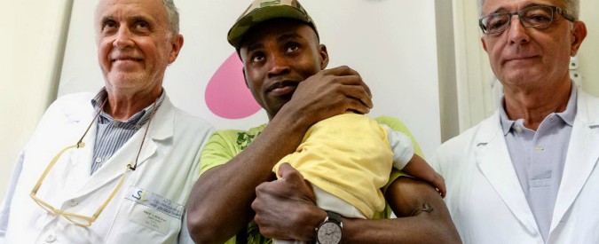 Torino, lascerà presto l’ospedale Israel, il bimbo nato da nigeriana respinta alla frontiera: “Pesava solo 7 etti, ora 4 chili”