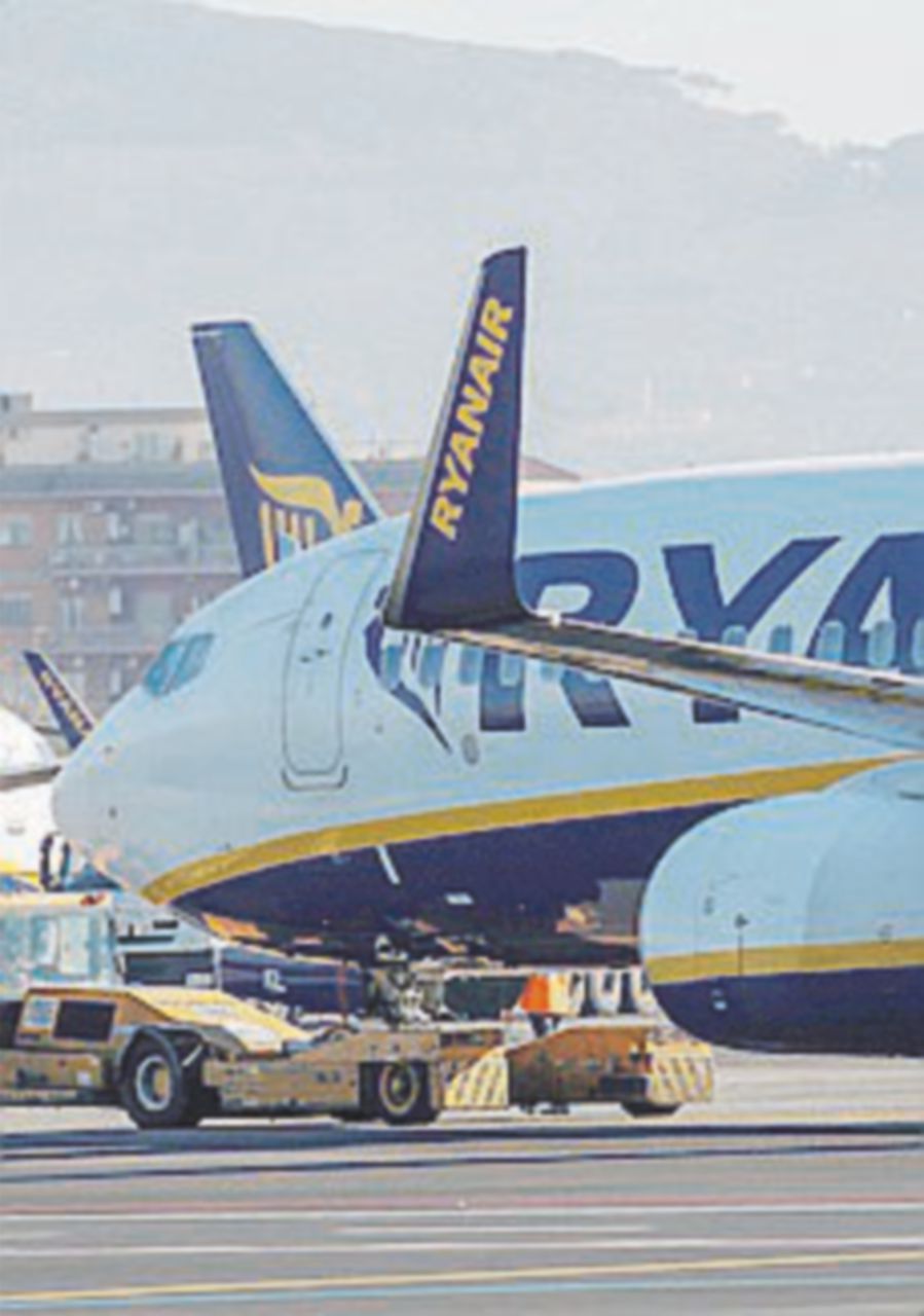 Copertina di Lo sciopero riesce e Ryanair taglia la flotta di Dublino