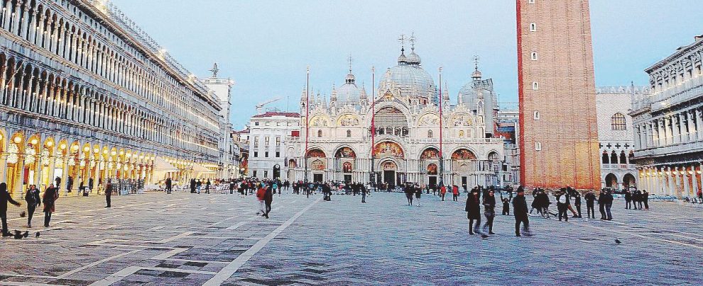 Rischio declino - Piazza San Marco a Venezia - Ansa Ipotesi secessione: Mestre e Marghera minacciano Venezia