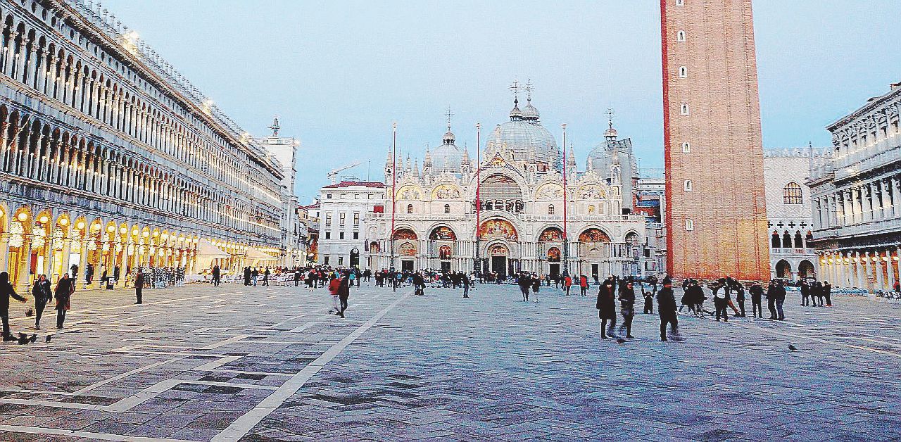 Copertina di Ipotesi secessione: Mestre e Marghera minacciano Venezia