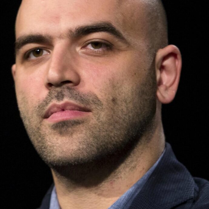 Roberto Saviano: “Fiero di essere escluso da un Governo così ignorante”. Lo scrittore invitato lo stesso a Francoforte dai tedeschi