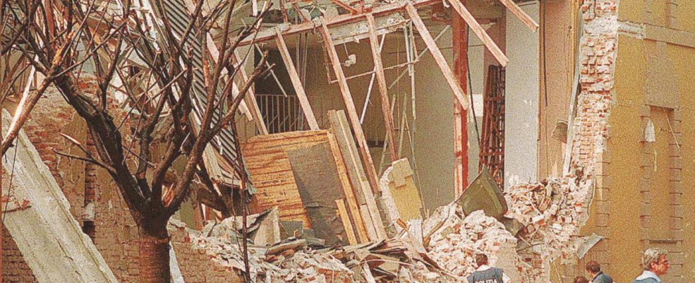 Il crollo del muro del Pac di Milano in via Palestro - Ansa Milano e Roma: 25 anni fa le “bombe del dialogo”