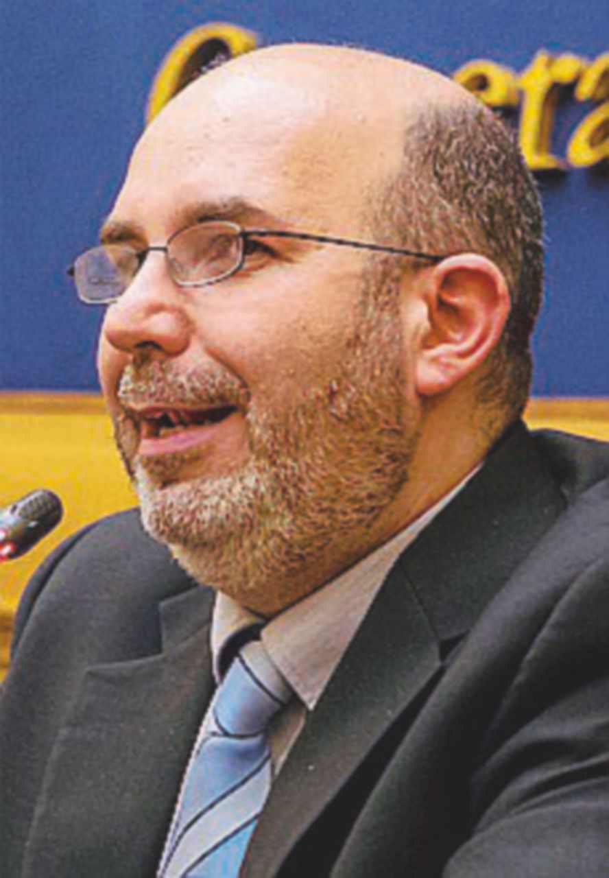 Crimi vuol riformare l’editoria: “Soldi a chi legge, non ai giornali”