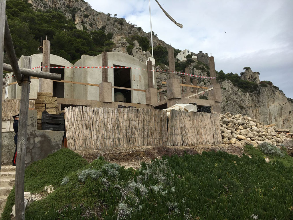 C’è del cemento di troppo in quel di Capri