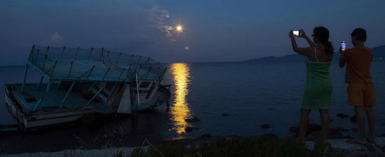 Copertina di Eclissi totale di luna, il nostro satellite diventa rosso [FOTO]