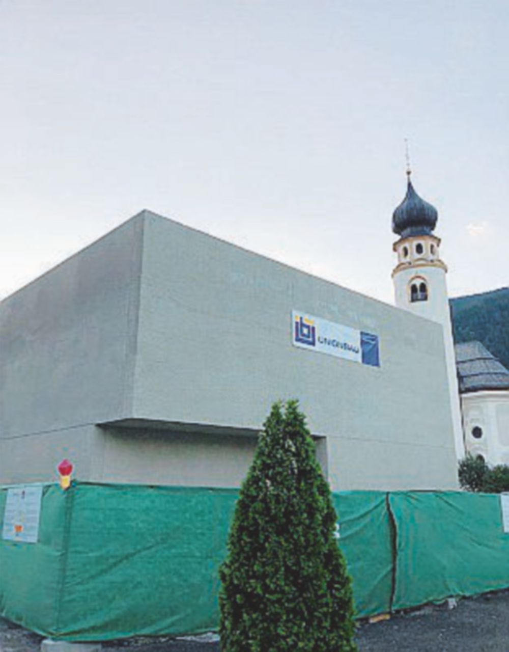 Cemento altoatesino a San Candido. C’è un cubo nel cuore delle Dolomiti