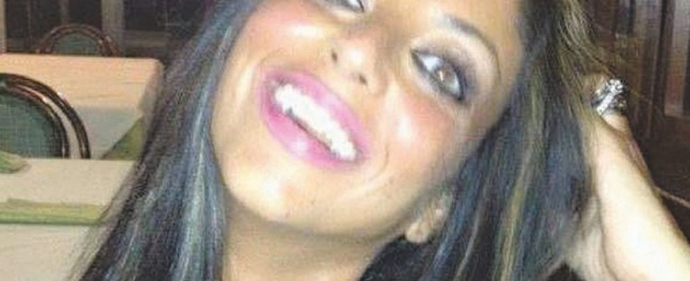 Nella Rete - Tiziana Cantone e sua madre Tiziana, gli scambisti e il “gioco” dei video hard finito in tragedia