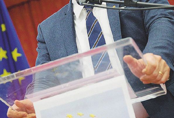Luciano D’Alfonso e Maurizio Gasparri - Ansa/LaPresse Luciano D’Alfonso, un’estate serena all’ombra del doppio incarico