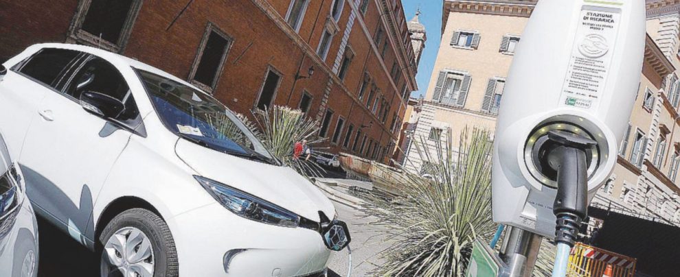 Auto elettrica, Fca è in ritardo e le colonnine sono poche Auto elettrica, Fca è in ritardo e le colonnine sono poche