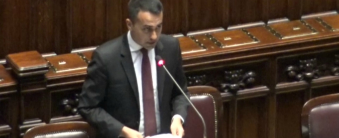 Copertina di Dl dignità, Di Maio: “In questo decreto nessun interesse di partito, né favori a banchieri, lobby o parenti”