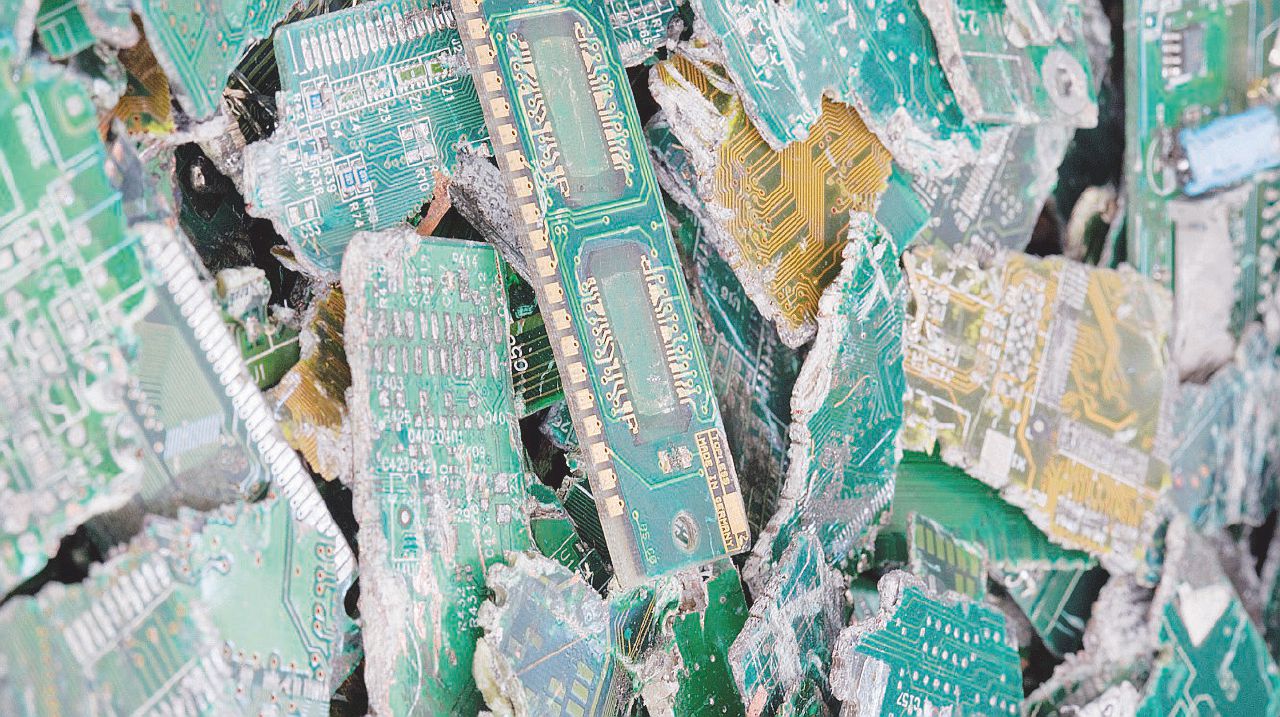 Copertina di Aumentano i rifiuti elettronici da riciclare, ma non si sa dove