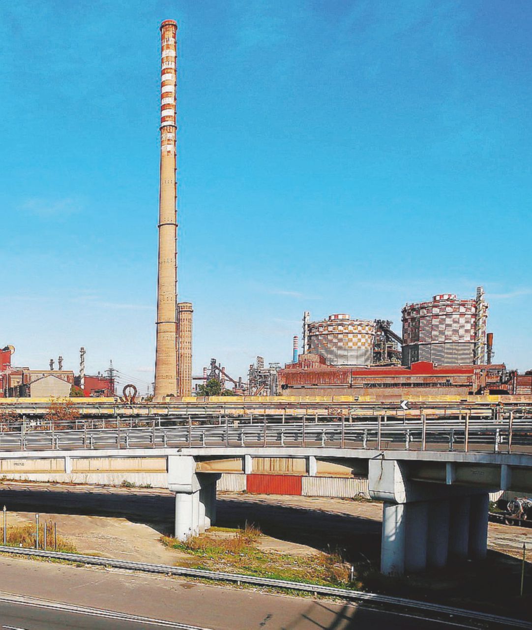 Tutti contro il mega-tavolo. Chi vuole l’Ilva immobile