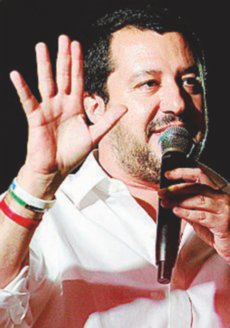 Salvini scimmiotta Mussolini: “Tanti nemici,tanto onore”