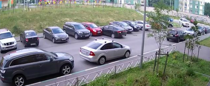 Copertina di Quando la retromarcia non è proprio il tuo forte…La manovra è semplice ma il risultato è catastrofico