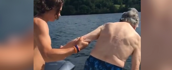 Copertina di Pensate di sentirvi in forma? Forse non avete mai visto cosa fa questo signore per festeggiare i suoi 102 anni