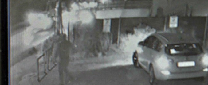 Copertina di Marocchino ucciso ad Aprilia, in un video le immagini dell’incidente e dei tre accusati