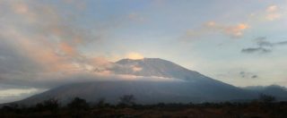 Copertina di Indonesia, salvi i 500 escursionisti rimasti bloccati sul vulcano nell’isola di Lombok dopo il terremoto