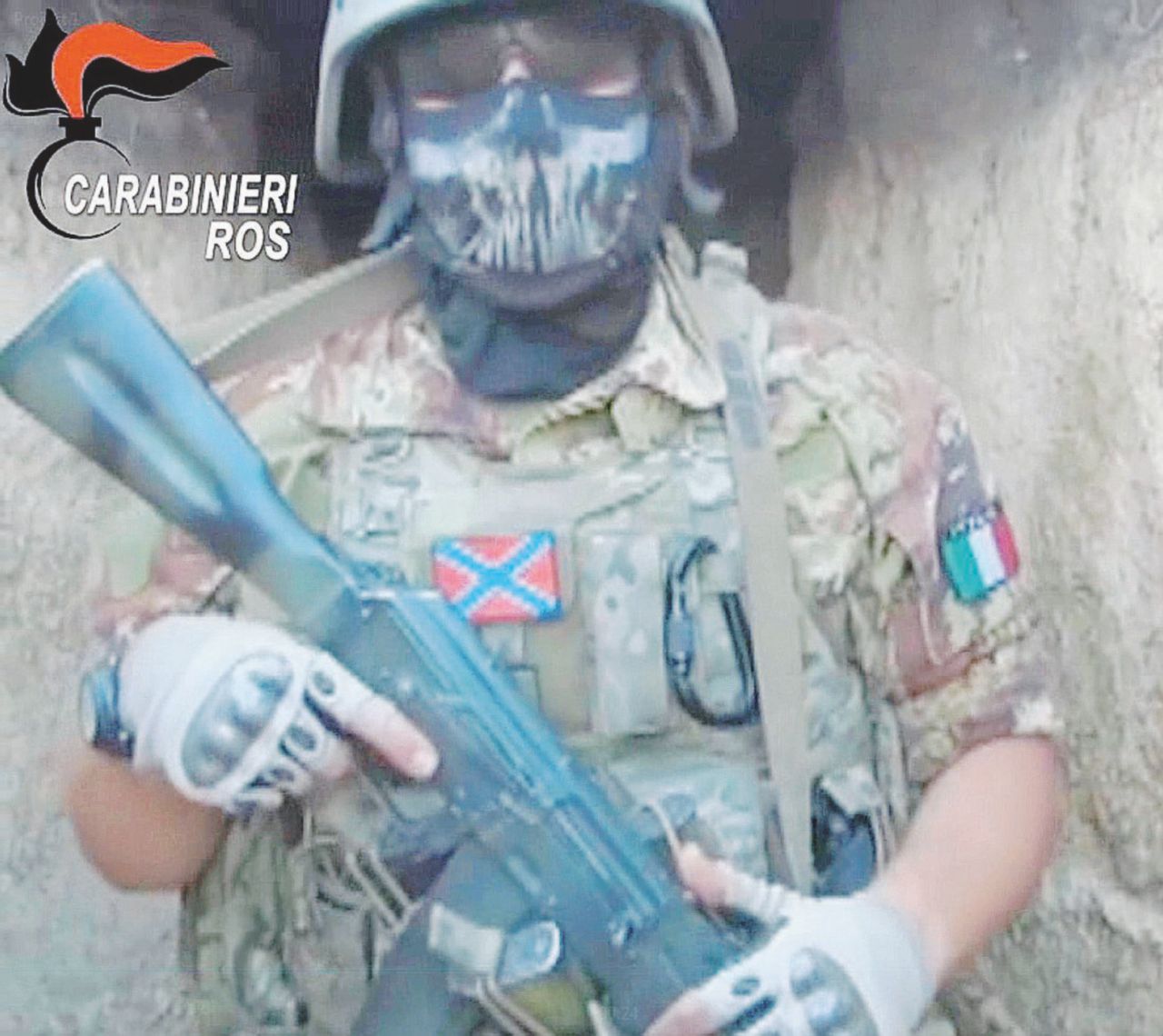 Prima linea - Immagini diffuse dai carabinieri sui combattenti italiani schierati in Ucraina con i filorussi - Ansa Saluti dal Donbass: “Torno in Italia e sparo a tutti”