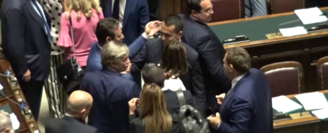 Copertina di Dl dignità, la Camera approva. Boato tra i banchi M5s, Di Maio esulta e ringrazia il capogruppo leghista Molinari