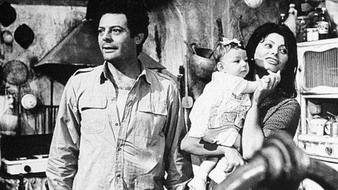 Il film - Marcello Mastroianni e Sofia Loren in “Ieri oggi domani” Vasvija “Madame furto” sempre incinta. L’“Adelina”della Loren ha la sua erede
