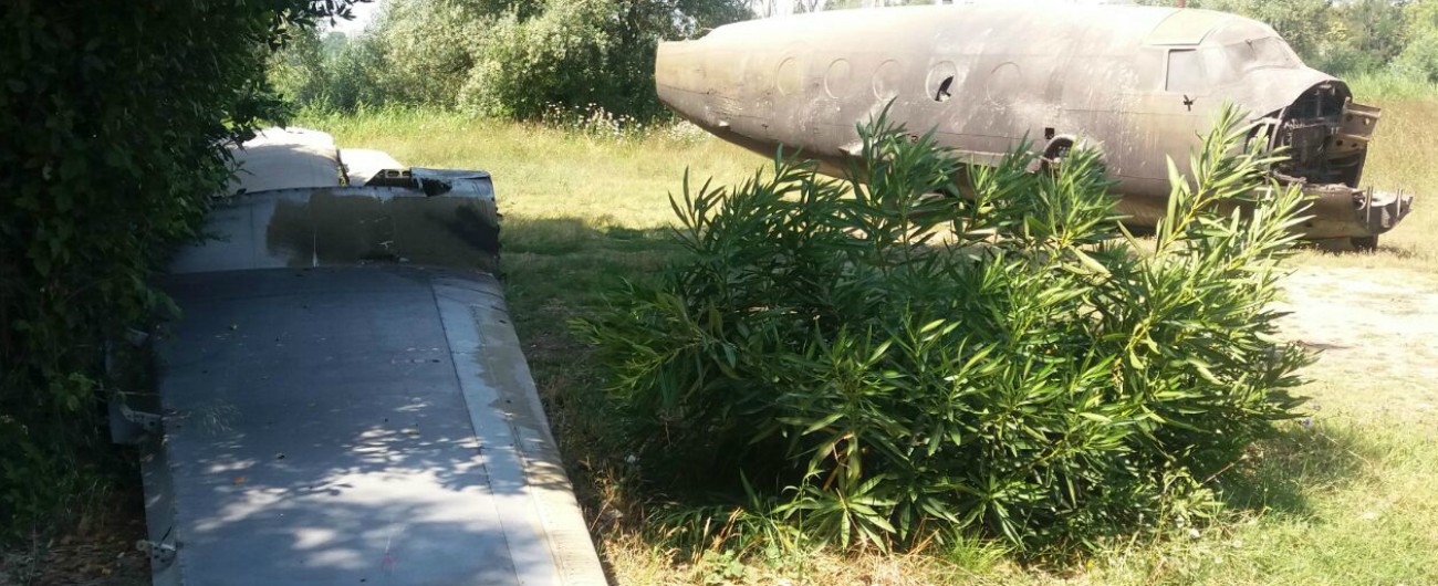 Copertina di Roma, resti di un aereo della seconda guerra mondiale ritrovati sulla riva del Tevere: indagini in corso [FOTO]