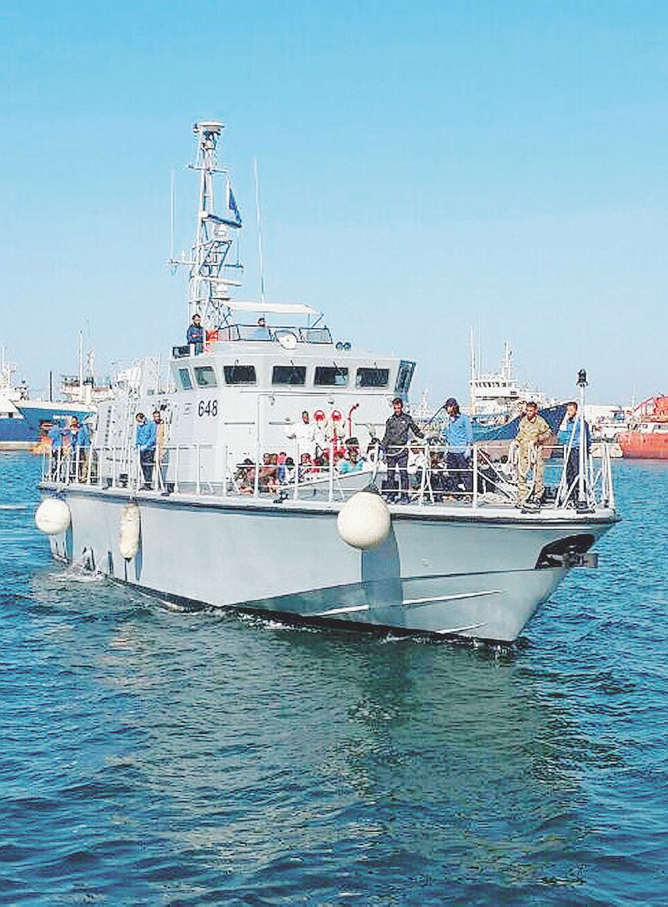 Più mezzi a disposizione - Una motovedetta della marina libica in entrata al porto di Tripoli - Ansa Motovedette alla Libia: Pd diviso sul post-Minniti