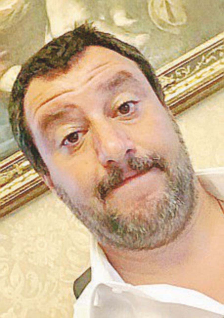 “Cretino chi tira uova”. Ma il leghista le tirò contro D’Alema “Cretino chi tira uova”. Ma il leghista le tirò contro D’Alema