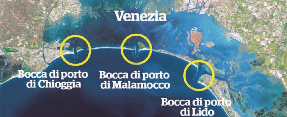Fermare le acque - Il Mose dovrebbe entrare in funzione con l’ alta marea, bloccando i tre principali varchi da cui fluisce l’acqua in Laguna Un’opera senza fondo per “salvare” la Laguna