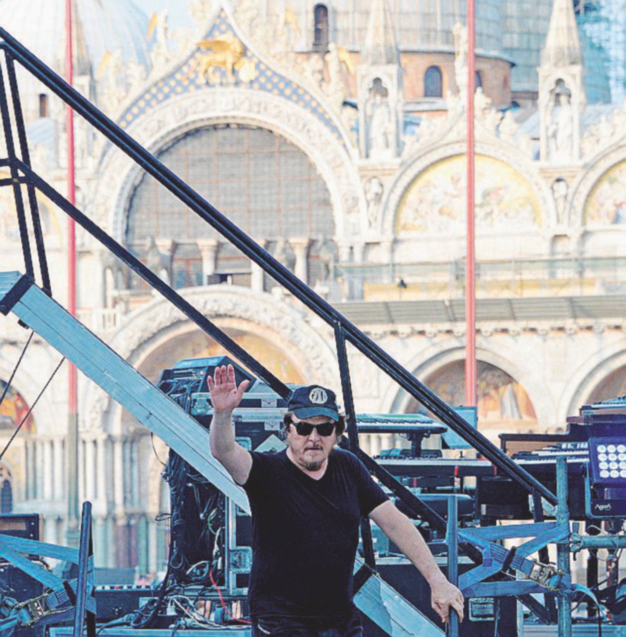 Due live il 3 e il 4 luglio - Zucchero Fornaciari in piazza San Marco a Venezia - Ansa “Il sindaco mente sulla donazione di Zucchero”