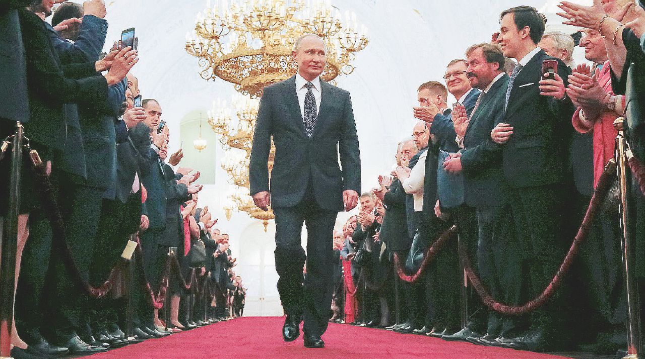 La sfilata dello Zar - Il presidente russo Vladimir Putin durante una recente cerimonia al Cremlino - Ansa “Mi chiamo Vitaly, sono russo e di professione facevo il troll”