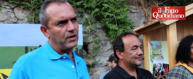 Copertina di Migranti, De Magistris: “Salvini e governi precedenti hanno già commesso dei reati. Spero magistrati li accertino”