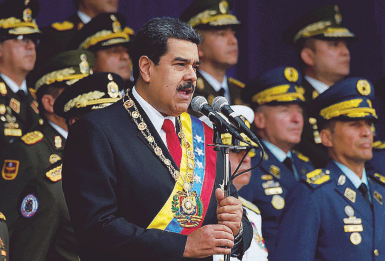 Panico - Il momento precedente all’intervento per salvare il presidente Maduro - LaPresse I droni, le bombe, le accuse ai colombiani. Assedio totale: Maduro si sente agli sgoccioli