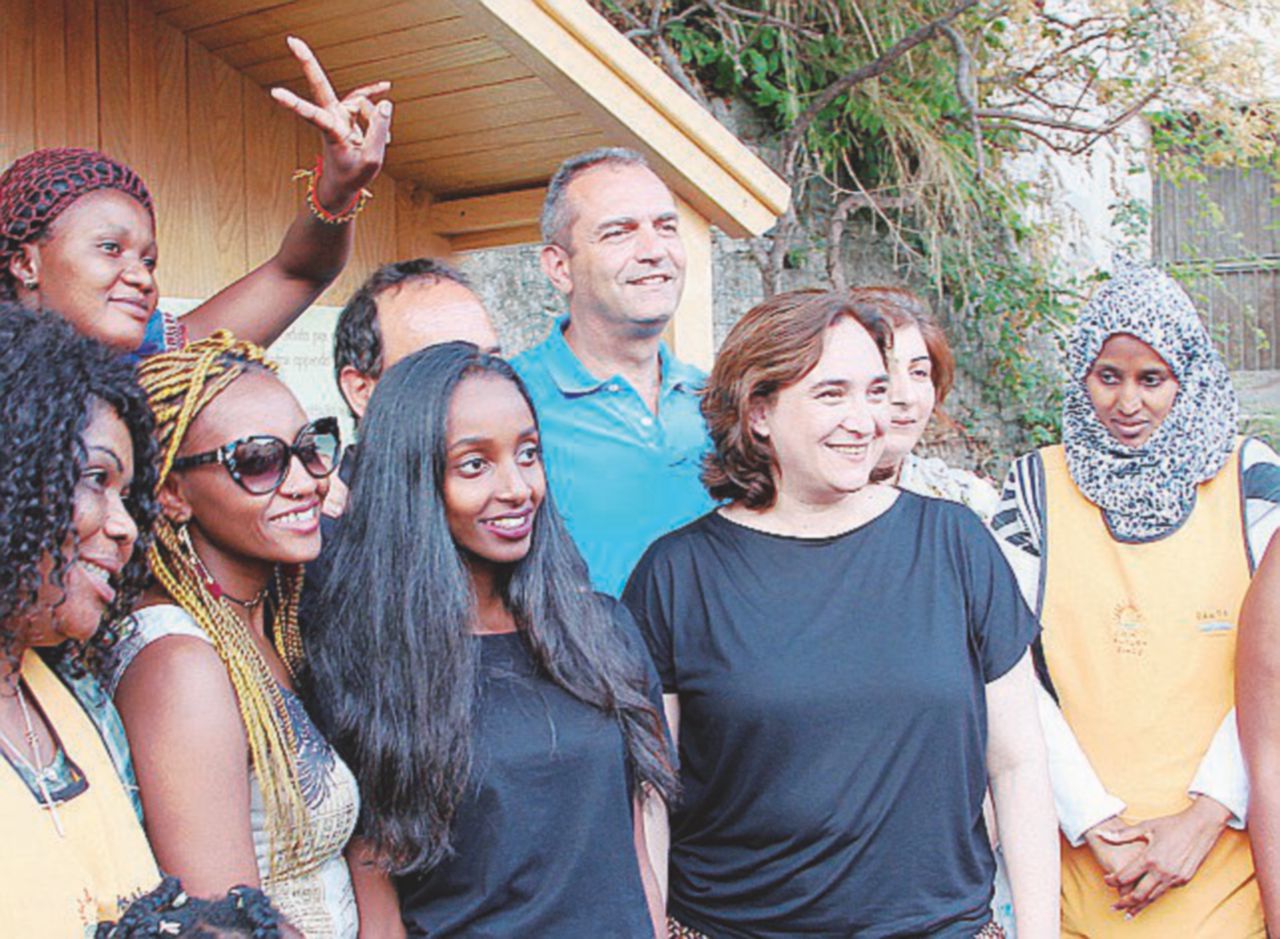 Paese modello - Luigi De Magistris con Ada Colau, ospiti di Mimmo Lucano a Riace Con De Magistris la sinistra riparte da Riace