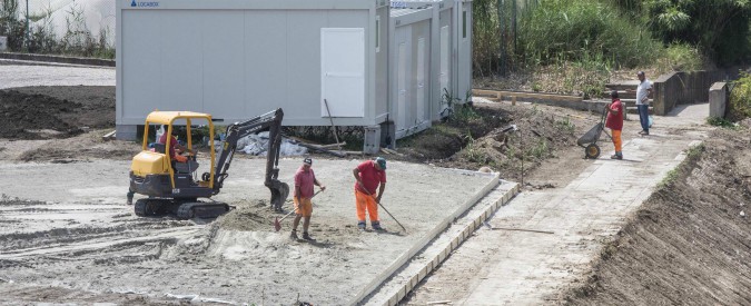 Copertina di Spiaggia sul Tevere, parla il rom “Zorro”: “Con il Comune parliamo, ma ho solo chiesto se c’era lavoro per noi”