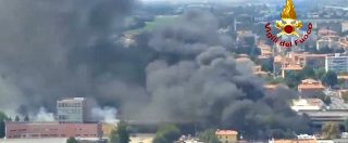 Copertina di Bologna, camion esplode in tangenziale: i video dei Vigili del fuoco ripresi dall’elicottero