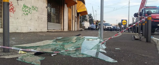 Copertina di Incendio tangenziale Bologna, Borgo Panigale come un campo di battaglia: “Una vampata, poi colpi che sembravano spari”