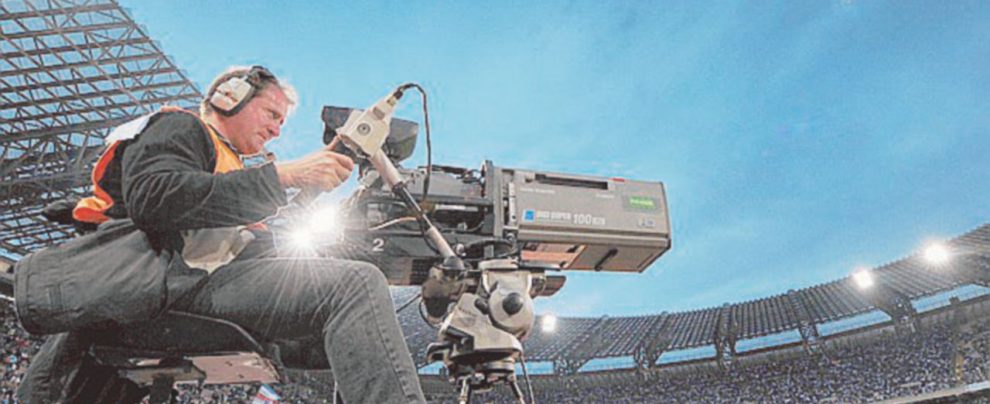 L’occhio televisivo - Quest’anno la Serie A è divisa tra Sky e Dazn - Ansa Grazie a Sky torneremo alle radioline