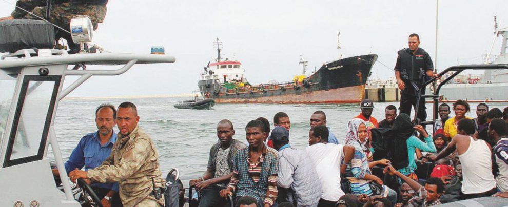 Migranti - Recuperati dalla Guardia costiera libica - LaPresse Sulle navi alla Libia decide Minniti: il Pd alla Camera non vota