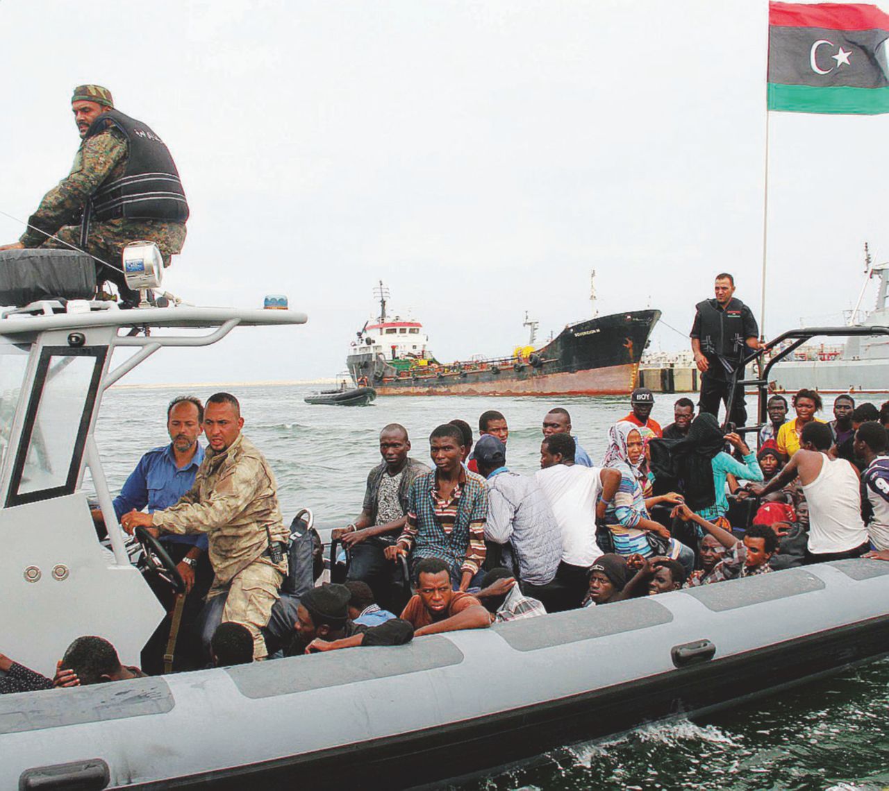 Migranti - Recuperati dalla Guardia costiera libica - LaPresse Sulle navi alla Libia decide Minniti: il Pd alla Camera non vota