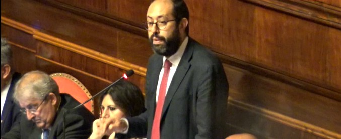 Copertina di Dl Dignità, Nannicini (Pd): “Smettete di attaccare il Jobs Act. Lo state votando”. E Renzi fa la ‘trottola” per il Senato