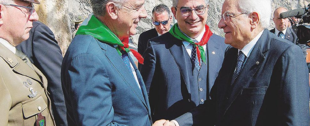 Insieme - Sergio Mattarella con Giovanni Legnini (a sinistra) e Luciano D’Alfonso - LaPresse In Abruzzo si vota, il Pd fa la norma pro-Legnini