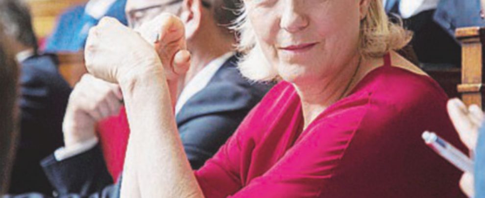 Marine Le Pen - Ansa Sovranisti squattrinati: anche la Le Pen rischia la bancarotta e attacca le toghe