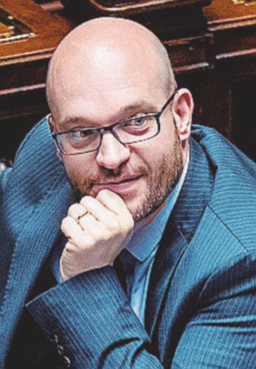 Più poteri a Centinaio, Fontana e Costa. Passa il dl ministeri Più poteri a Centinaio, Fontana e Costa. Passa il dl ministeri