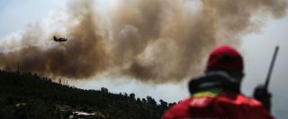 Copertina di Portogallo, la lotta dei duemila vigili del fuoco per spegnere gli incendi nel Sud. Oltre 40 feriti e centinaia di evacuazioni