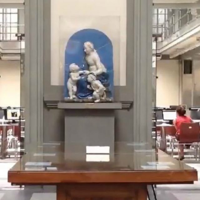 Biblioteca nazionale Firenze, 137 km di libri: dal “Pinocchio” originale al libro più piccolo del mondo