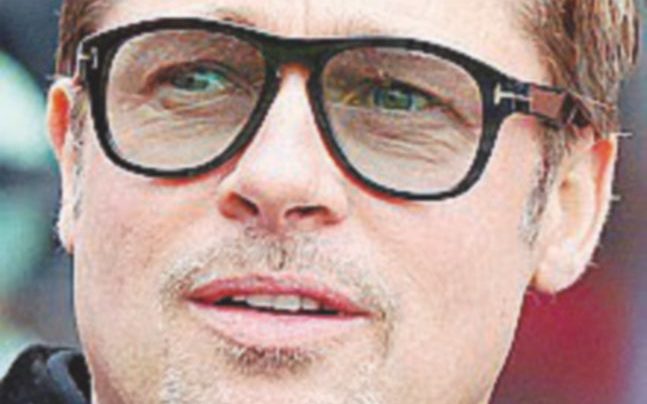 Coppia invidiata - Brad Pitt, ex marito di Angelina Jolie, con cui ha sei figli - Ansa Angelina va alla guerra e inguaia Brad sugli alimenti. Ma non è l’unico moroso
