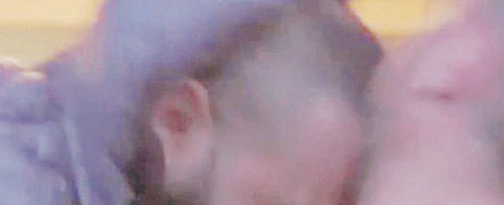 Il colpo - di Spada - Ansa La “capocciata” di Roberto Spada per pubblicizzare gli eventi estivi