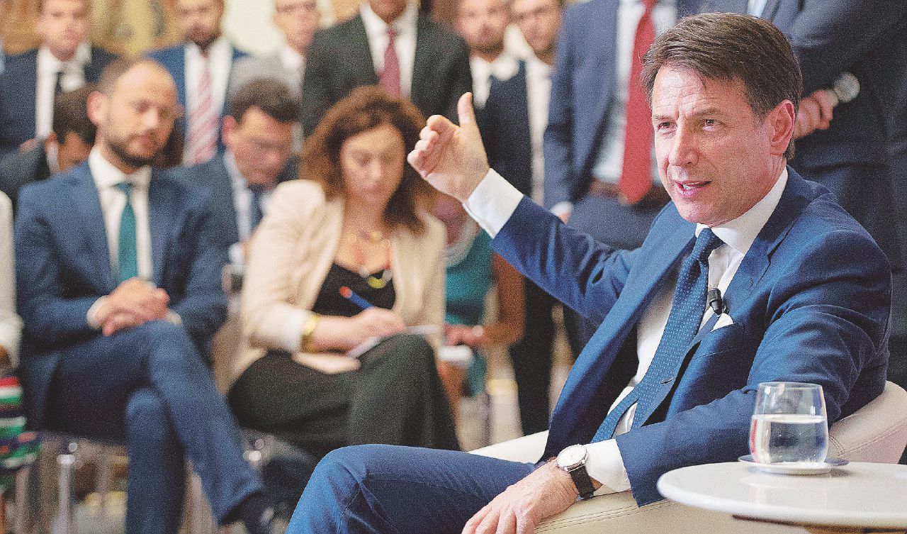 Copertina di Conte inizia a fare il premier (sotto l’egida di Mattarella)
