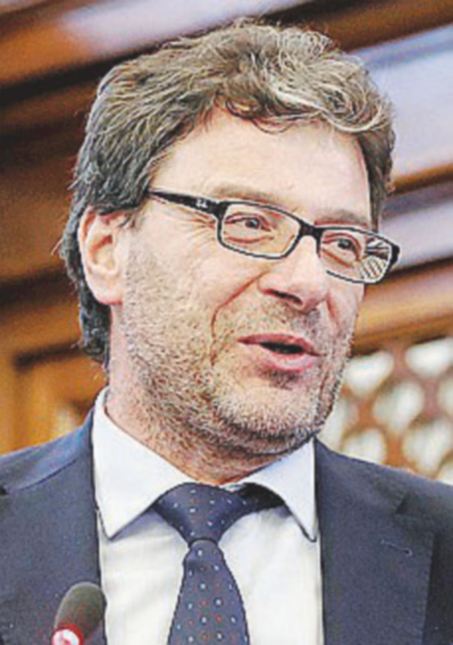 Giorgetti avverte il Coni: “Il calcio deve tornare al voto” Giorgetti avverte il Coni: “Il calcio deve tornare al voto”