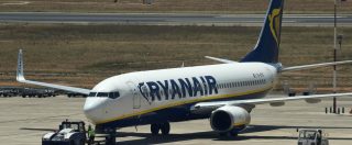 Copertina di Ryanair, è il giorno del più grande sciopero della sua storia: cancellati 400 voli, a terra 55mila passeggeri